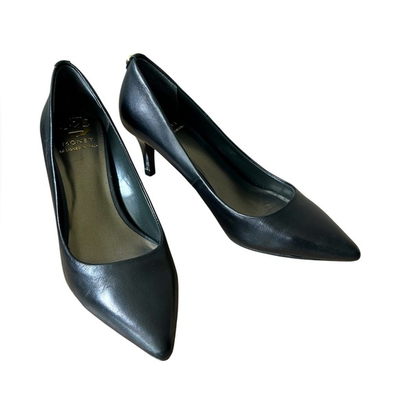 Monet Designed in Italy Black Leather Pumps in like new condition size 6 - Picture 1 of 7